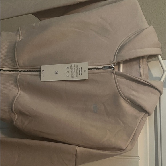 ALO Yoga Jackets & Blazers - ALO Yoga Soft Beige crop jacket